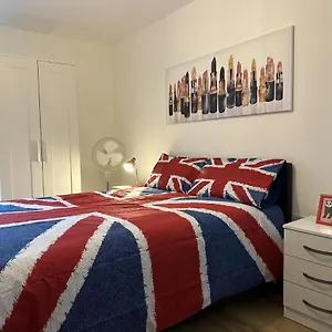 Modern, Large Independent With En-suite Bathroom In Private Owned , London United Kingdom